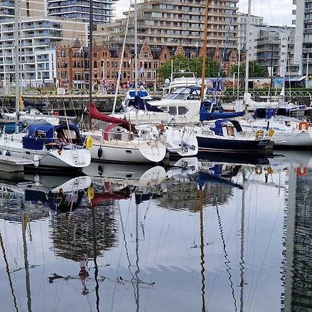 Houseboat-Oostende Luaran gambar