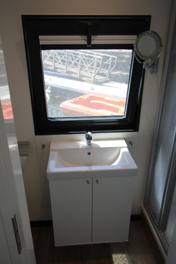 Houseboat-Oostende Luaran gambar